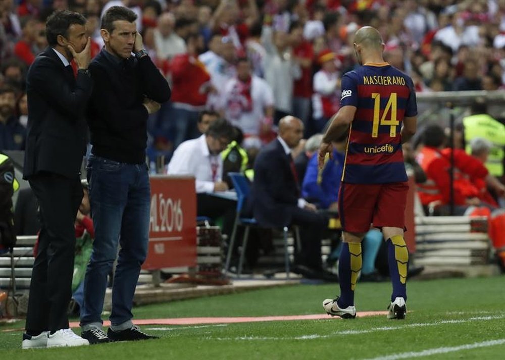 Le coach du Barça, Luis Enrique avec son adjoint, Unzué, lors de la finale de Coupe du Roi. EFE