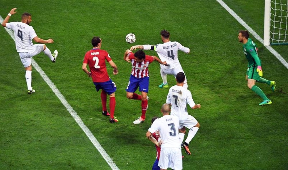 El defensa Sergio Ramos anota el 0-1. EFE/EPA
