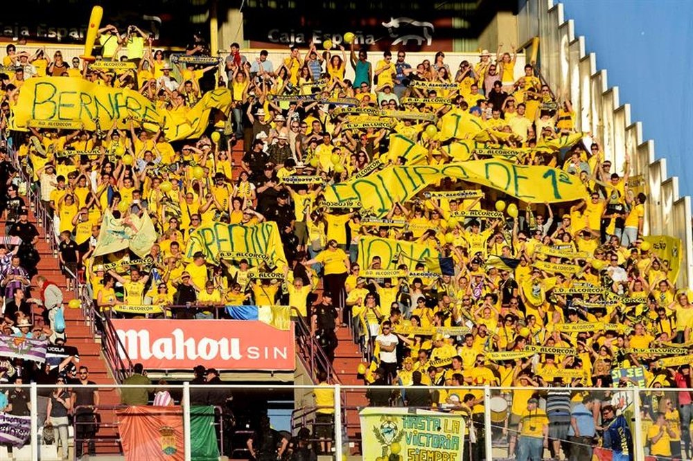 Aficionados del Alcorcón. EFE/Archivo