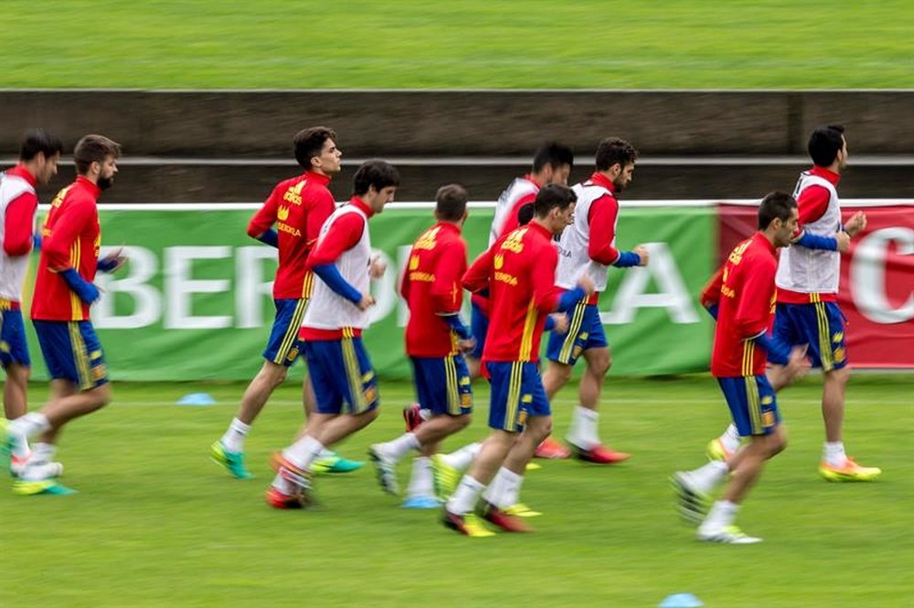 Los jugadores de la selección de España durante una sesión de entrenamiento ayer, en Schruns, Austria. EFE
