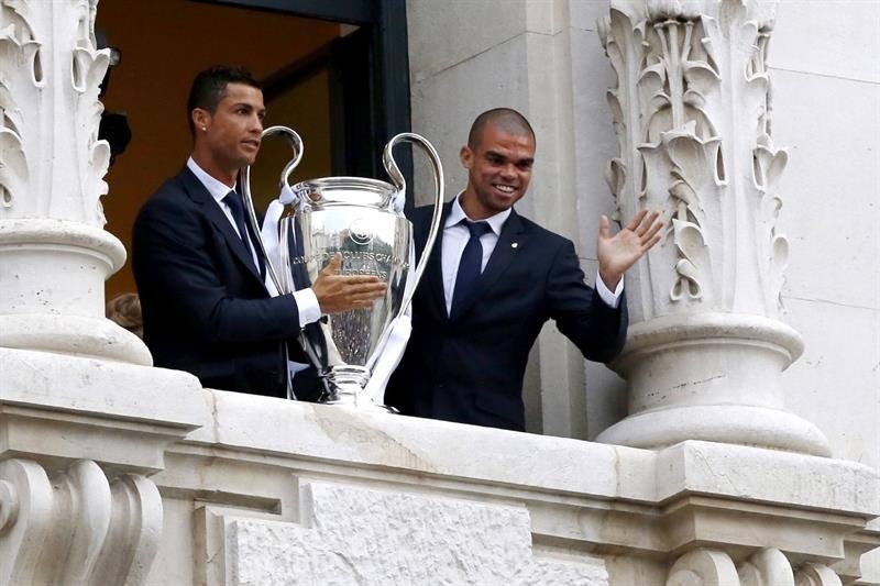 Pepe couldn't contain his emotions during the Champions League final penalty shootout. EFE
