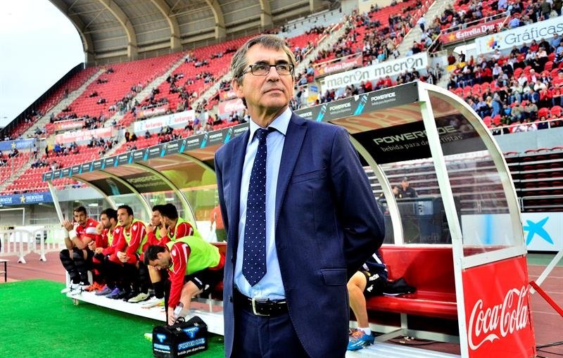 El técnico del Mallorca fue expulsado en el partido ante el Sevilla Atlético. EFE/Archivo