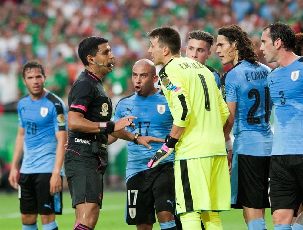 El conjunto uruguayo cuenta con muchas bajas para el partido amistoso. EFE