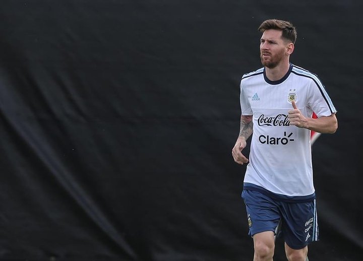 Messi toca balón y Argentina sueña con su reaparición