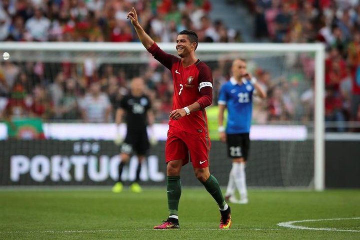Portugal le hace un 'siete' a Estonia con doblete de Cristiano