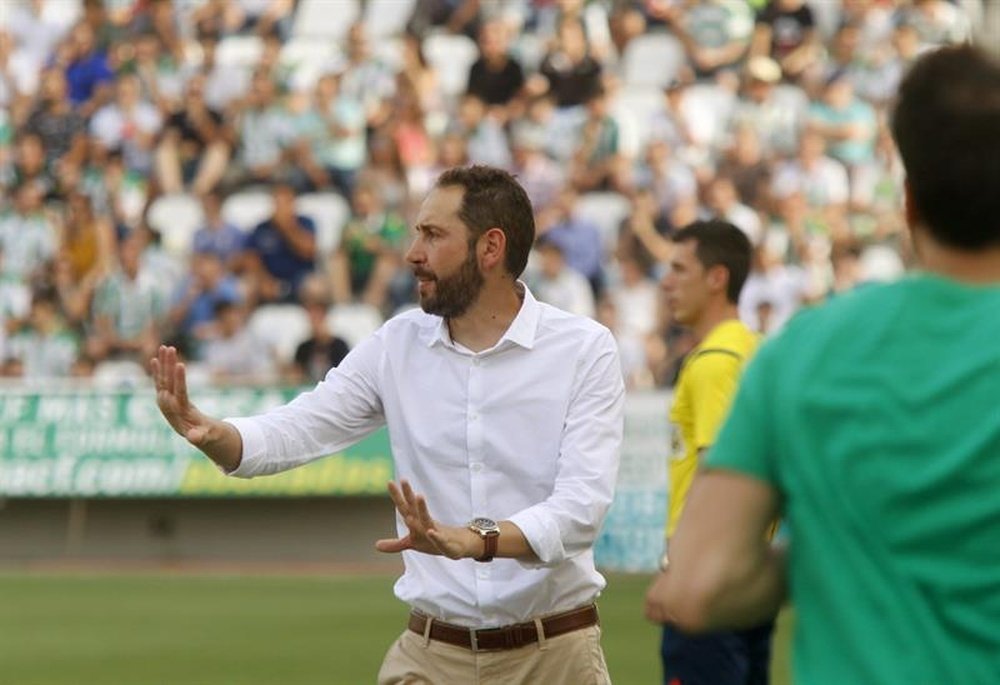 El técnico del Girona celebró con ilusión los 3 puntos. EFE