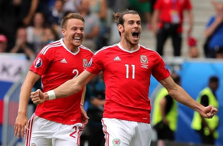 Gales comienza su sueño europeo con una sonrisa
