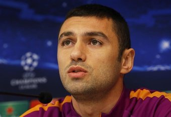 L'ancien attaquant de Lille Burak Yilmaz va remplacer Patrick Kluivert sur le banc de l'Adana Demirspor.