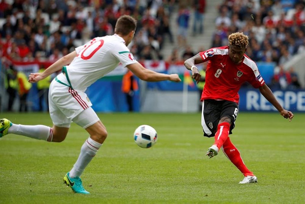 El lateral del Bayern ya no es el más joven de su país en jugar con la Selección. EFE