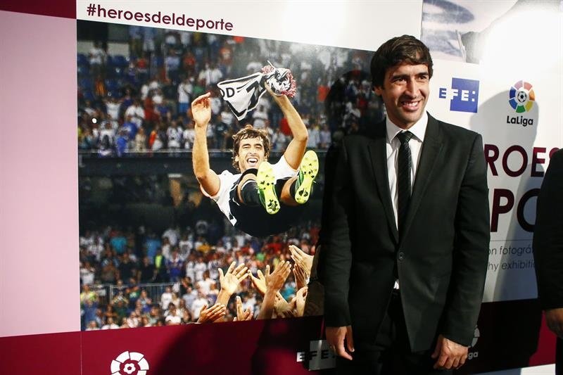 Raúl felicitó a Messi tras igualar su récord de goles