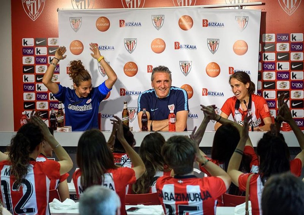 Joseba Aguirre, técnico del Athletic, destaca la importancia de la estrategia. EFE