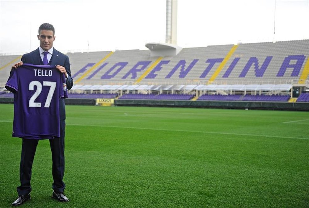 El español Cristian Tello posa durante su presentación como jugador del Fiorentina. EFE/Archivo