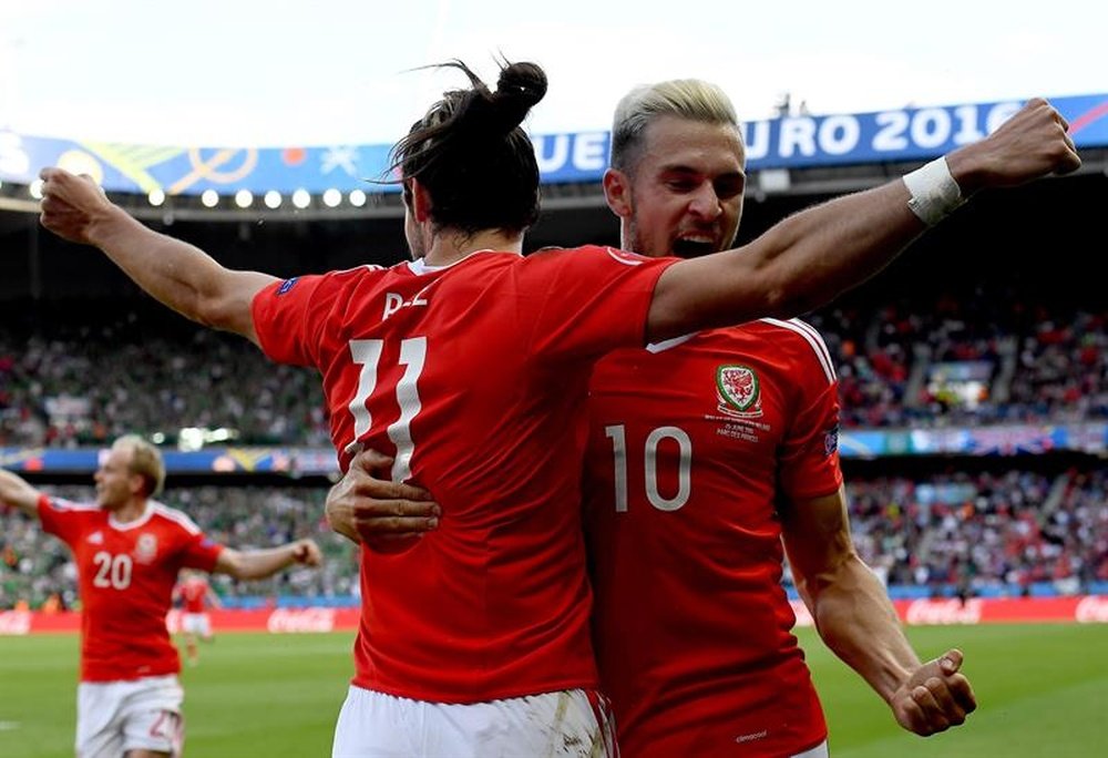 Ramsey y Bale son amigos. EFE/EPA