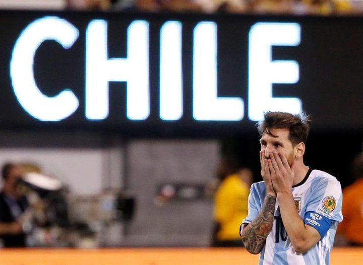 Los medios españoles destacan la renuncia de Messi por encima de la victoria chilena