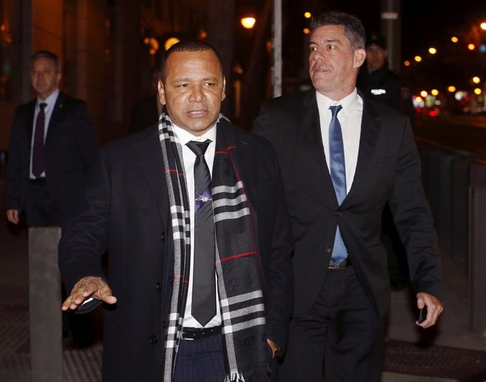 El padre de Neymar ha generado el lío, y ahora se escabulle de las consecuencias. EFE/Archivo