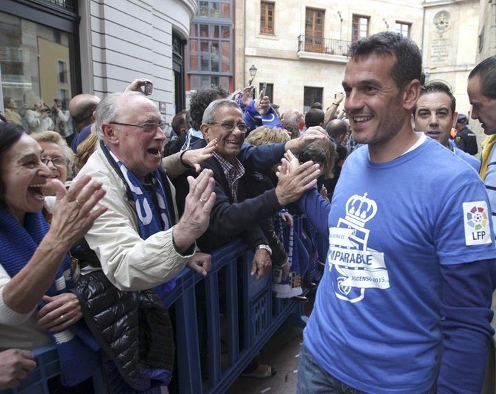 Esteban se considera un privilegiado por seguir en el Real Oviedo