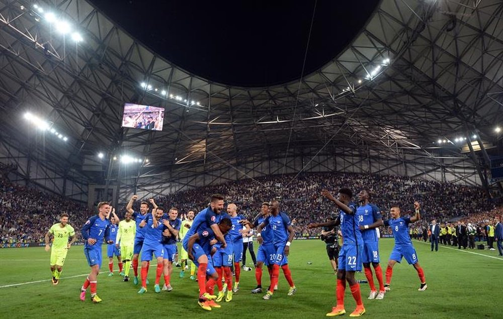 Les joueurs de la sélection française après leur qualification en finale de l'Euro 2016. EFE