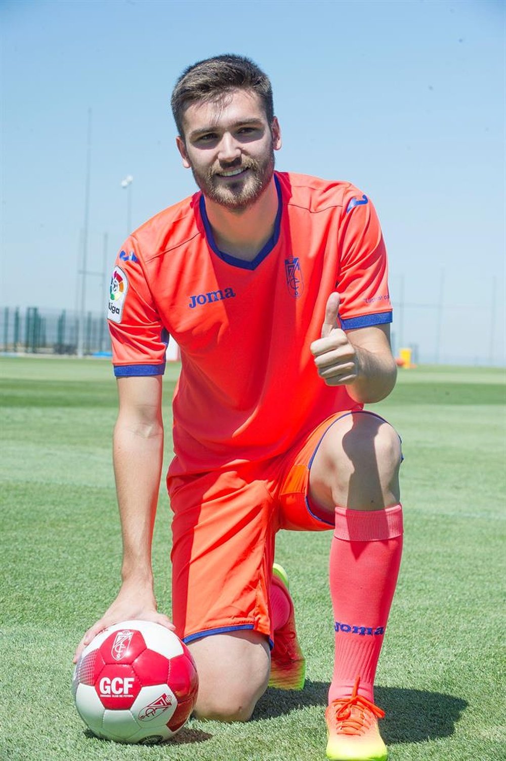 Jon Toral estuvo cedido en el Granada hasta el mes de enero. EFE/Archivo