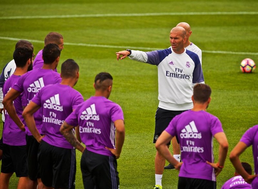 Zinedine Zidane wants to go to Montreal for pre-season. EFE