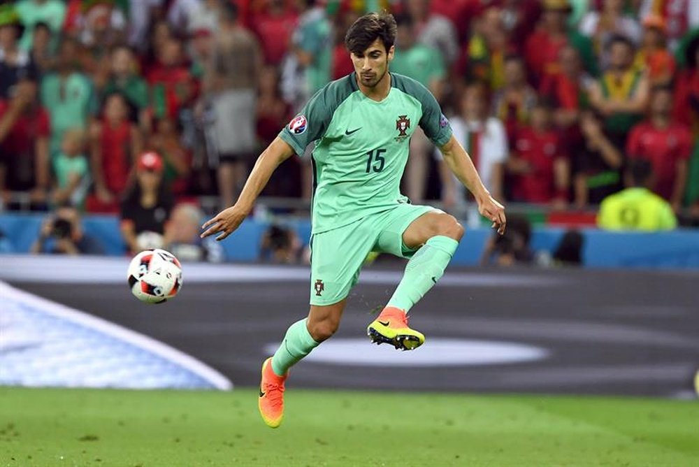 El jugador portugués tiene dolencias musculares en la pierna derecha. AFP