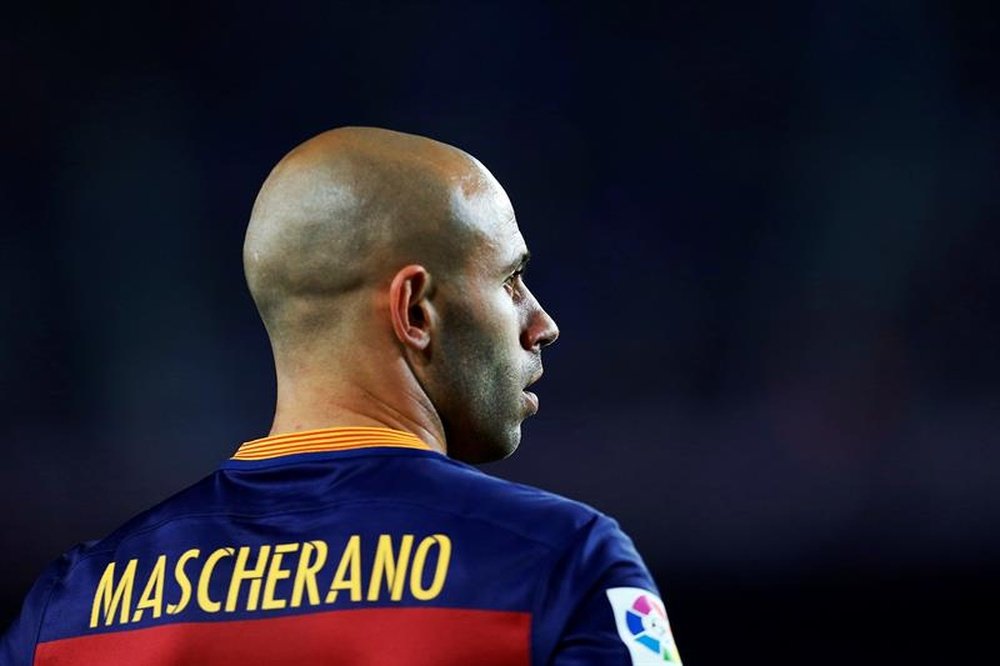 Mascherano está na porta da saída do Barça. EFE
