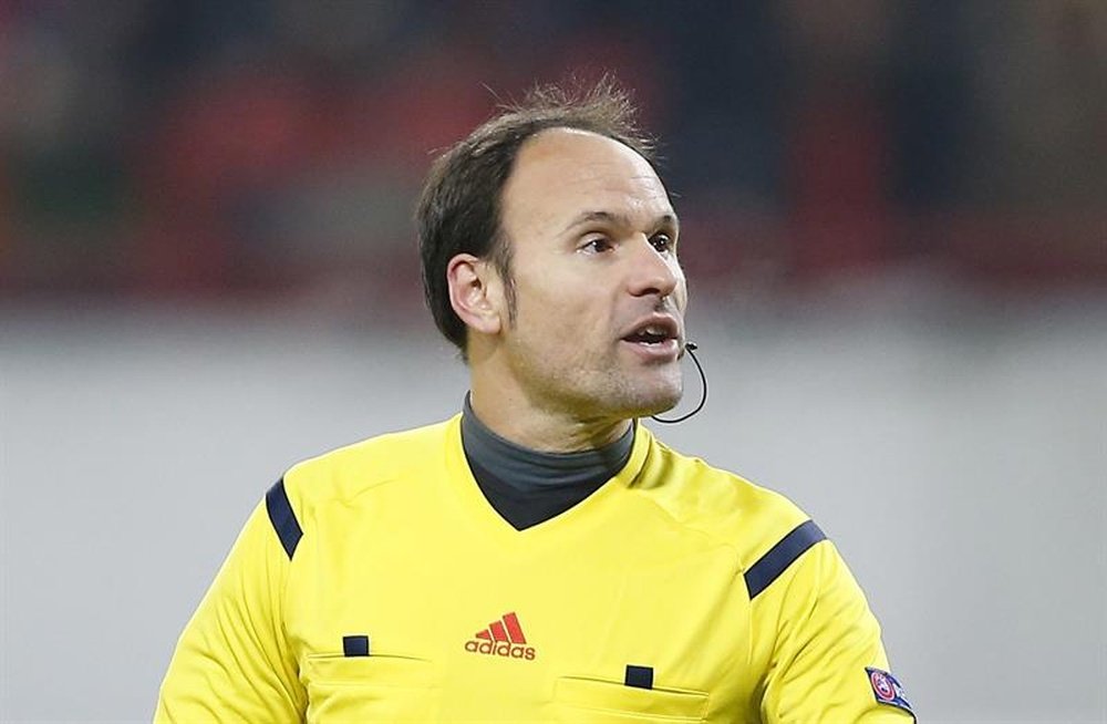 Mateu Lahoz pitará el derbi catalán. EFE