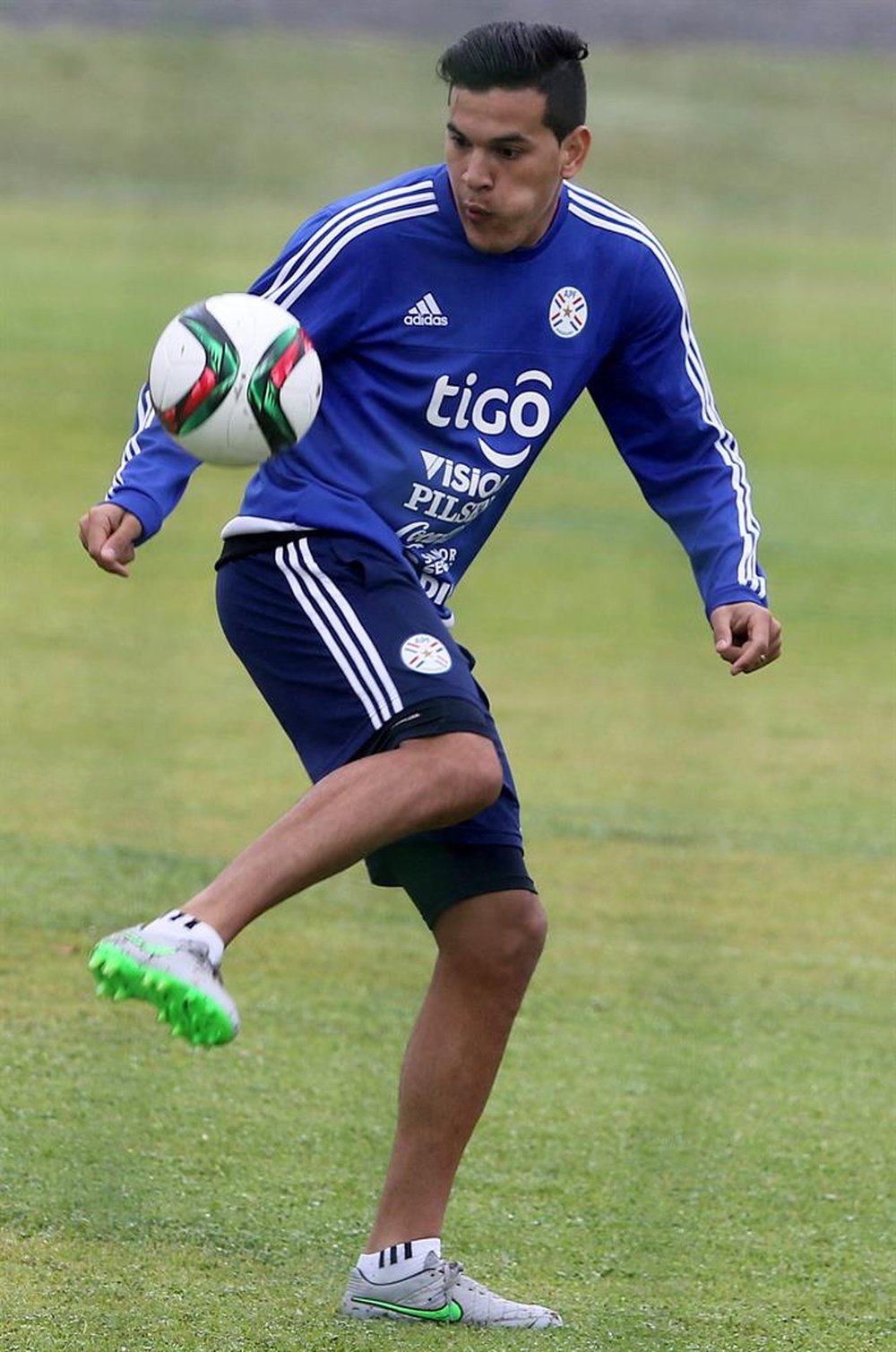 Gomez in training for the Paraguay national team. EFE