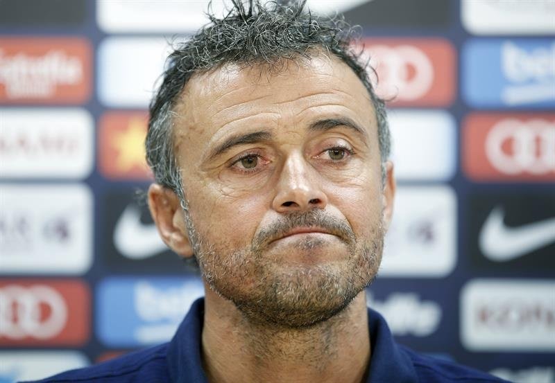 Enrique speaks at a press conference with Barcelona. EFE