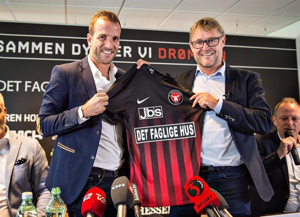 Van der Vaart firmó por el equipo danés el año pasado. EFE