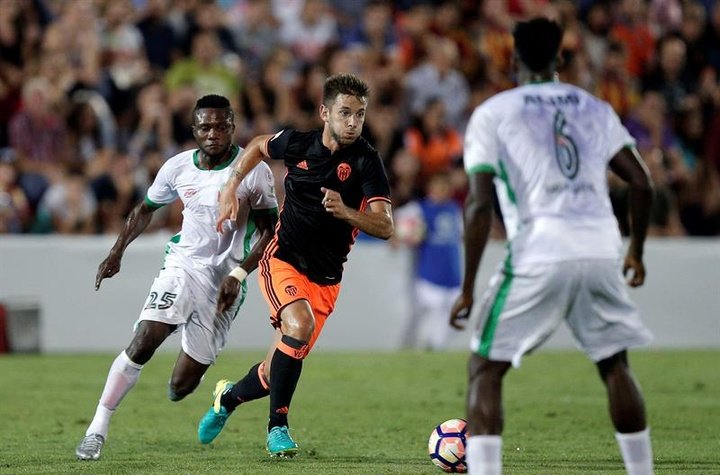 El Valencia mejora su imagen y supera al Nigeria All Star