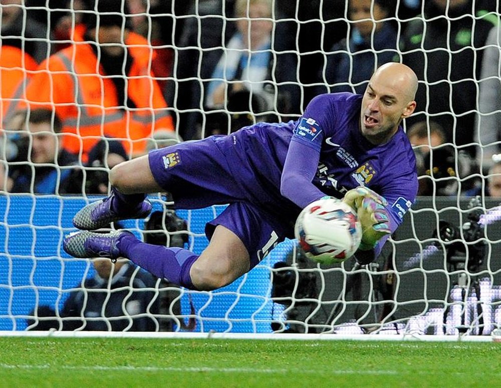 Willy Caballero catching a ball. AFP