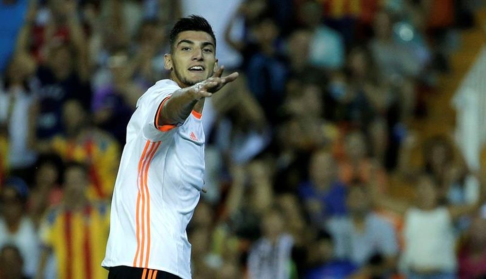 Rafa Mir anotó los dos goles del Mestalla en el Martínez Valero. EFE/Archivo