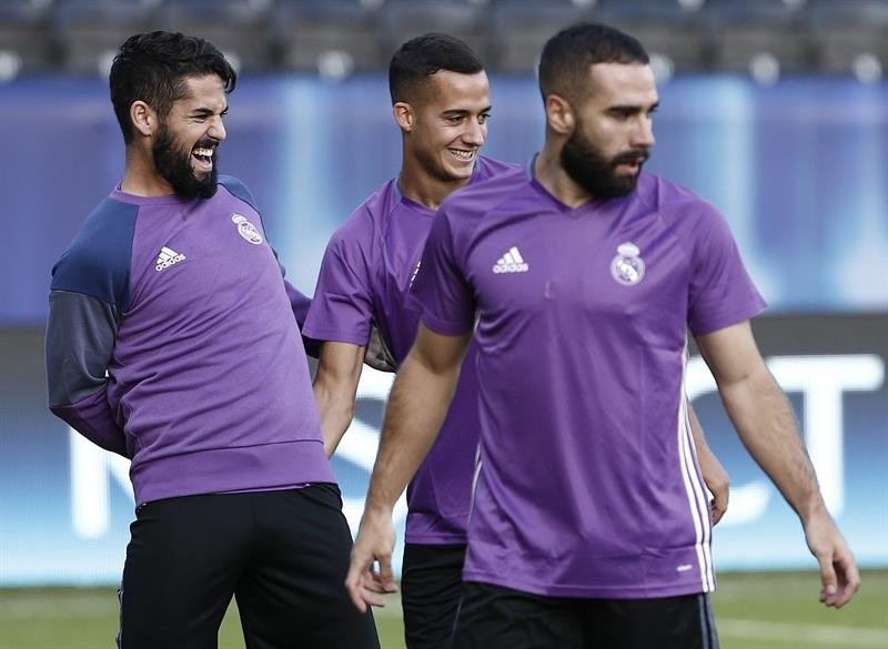Les joueurs du Real Madrid, Lucas Vazquez et Dani Carvajal, dans un entraînement. EFE