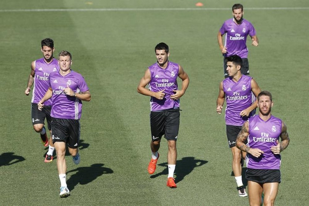 10 internacionales regresan hoy a los entrenamientos con el Real Madrid. EFE