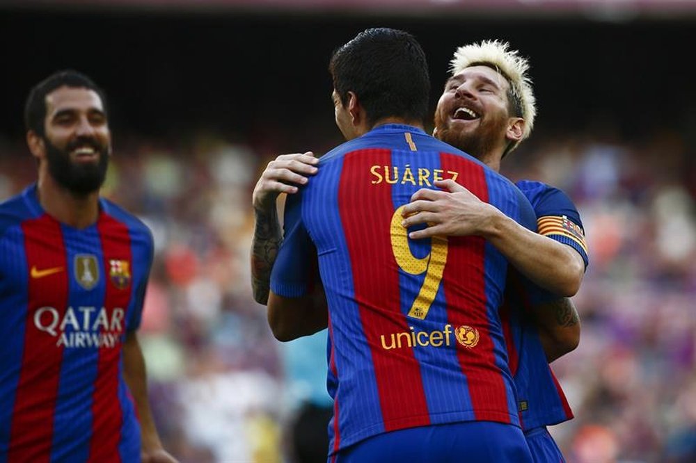 Suárez e Messi são já a melhor dupla goleadora da Europa. EFE