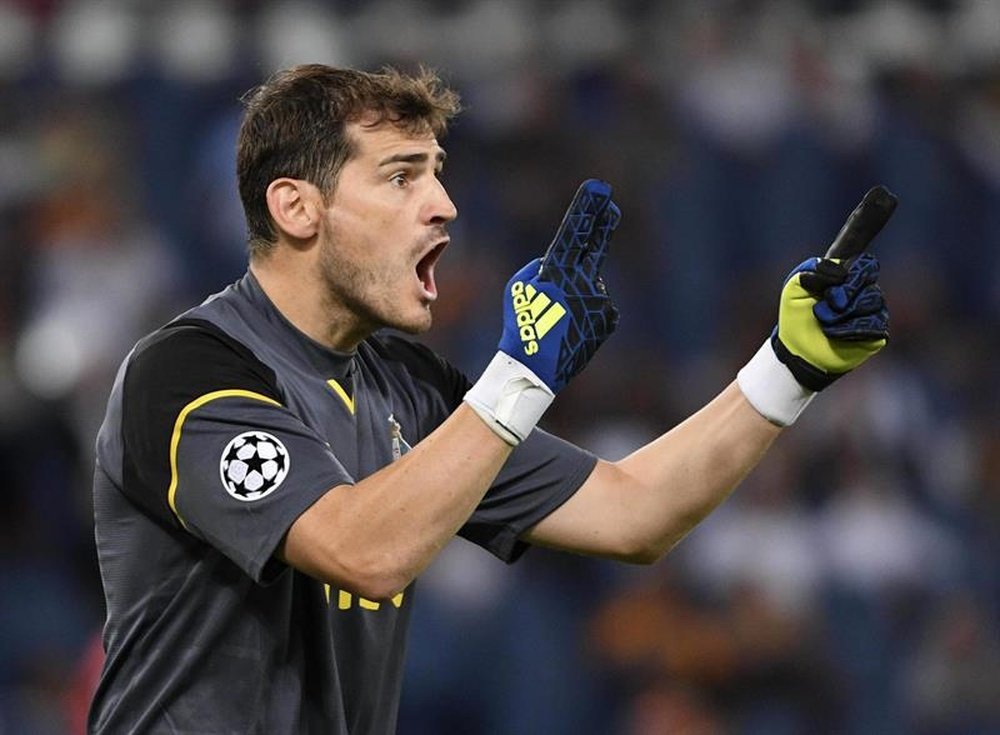 Iker Casillas ha salvado los muebles ante el Sporting con un paradón espectacular. EFE/Archivo