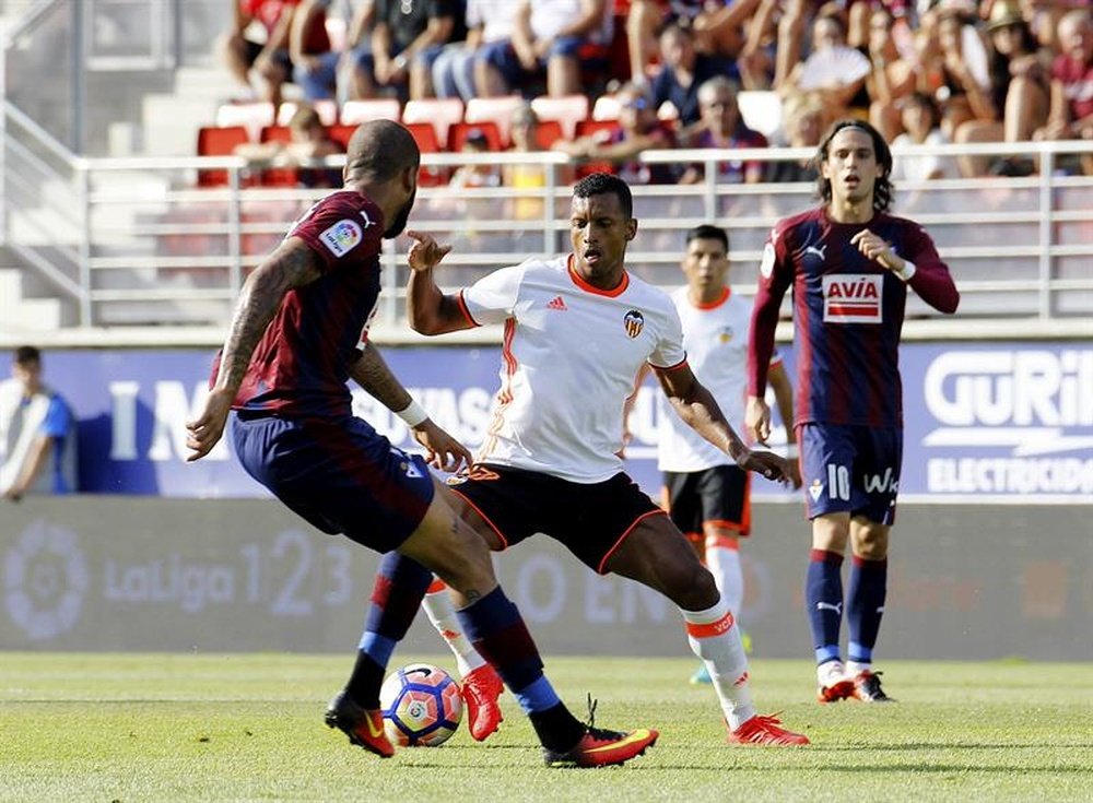 El Valencia desperdició muchas ocasiones de gol en la primera parte. EFE/Archivo