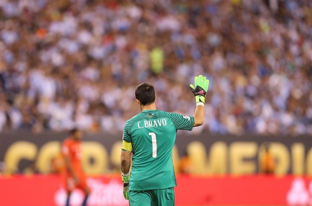 La ausencia de Bravo con la selección ha despertado todo tipo de polémicas. EFE