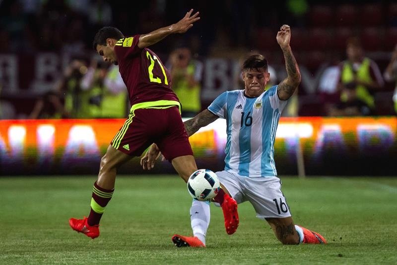 Argentina no puede ni con el colista sin Messi