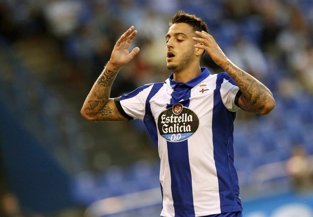 El delantero del Deportivo, José Luis Sanmartín Mato durante el partido de Liga en Primera División jugado en el estadio de Riazor, en A Coruña. EFE