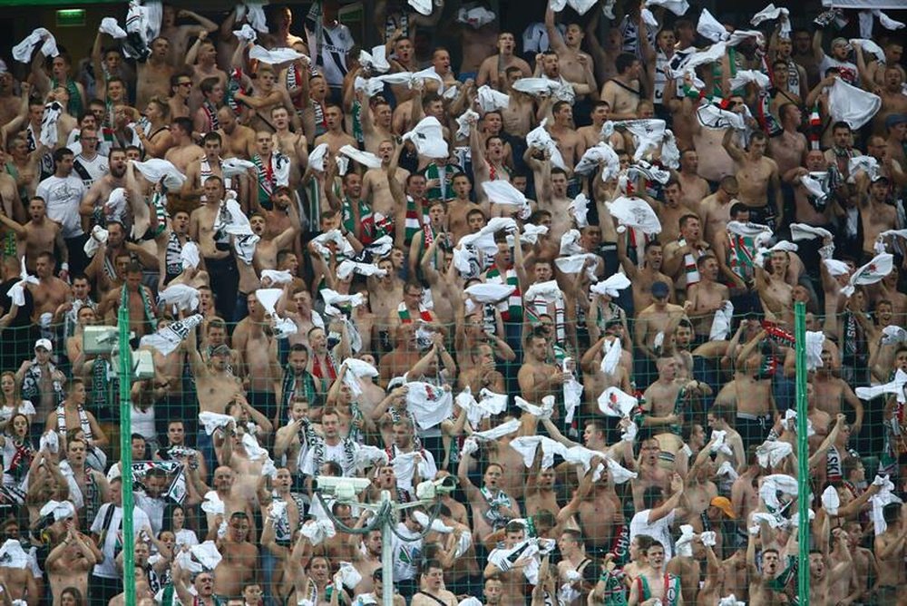 El Legia buscará la forma de colar bengalas en el Bernabéu. AFP