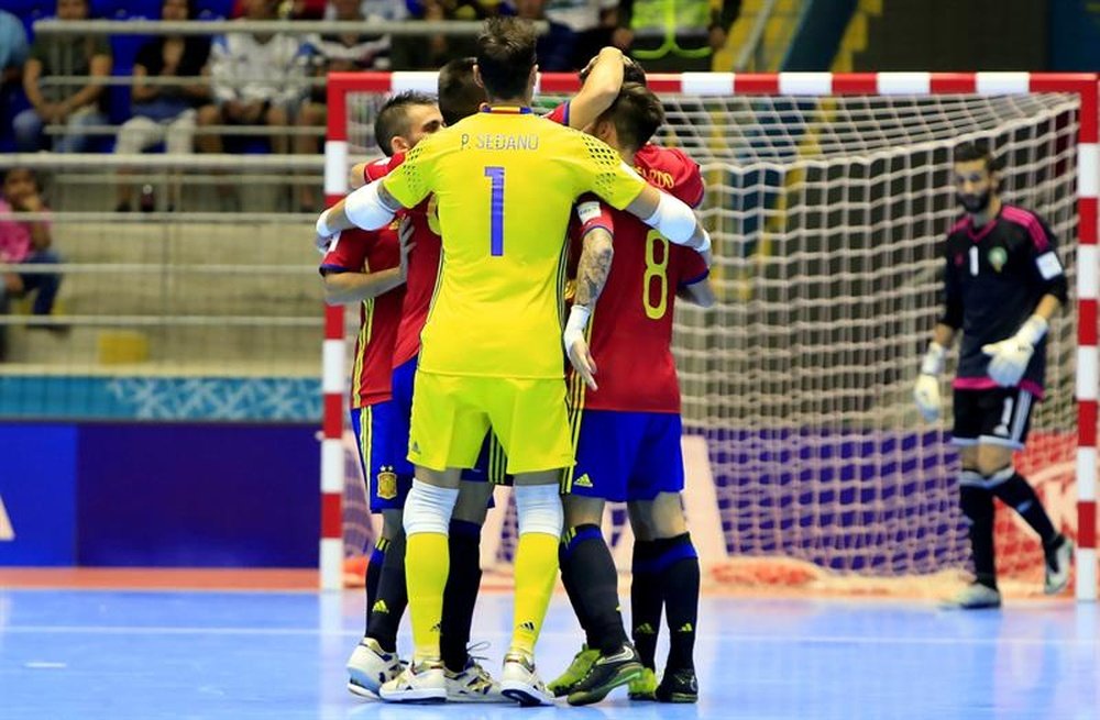 España se medirá a Brasil tras aplazar sus choques ante Portugal. EFE