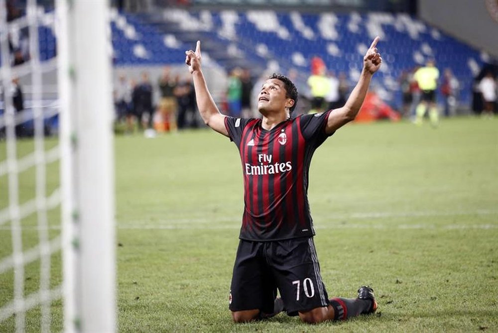 Bacca podría decir adiós al Milan en breve. AFP