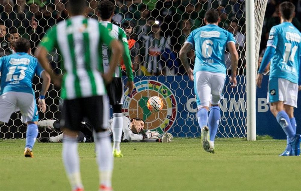 Coritiba pagó a Belgrano con la misma moneda, ganando 1-2 a domicilio en octavos. EFE