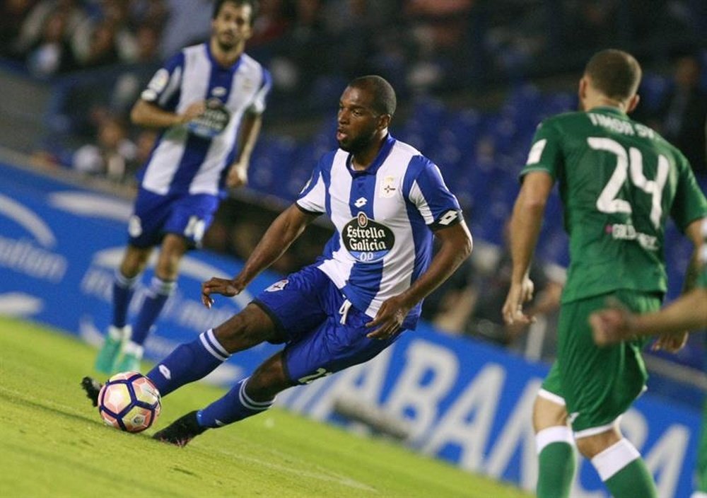 Ryan Babel podría estar con el Deportivo el próximo lunes en Anoeta. EFE/Archivo