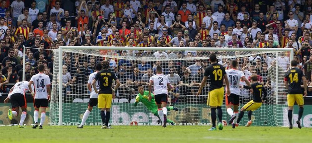 El Valencia está siendo castigado por los penaltis en contra. EFE