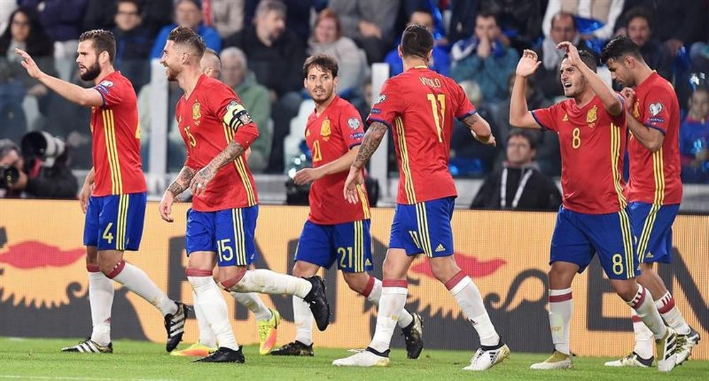 España ha jugado cuatro encuentros oficiales y hay cuatro futbolistas que han repetido. EFE/Archivo