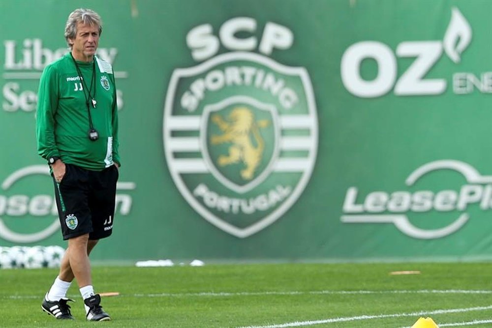 Jorge Jesus pretende reforçar uma das lacunas do plantel para a próxima época. EFE