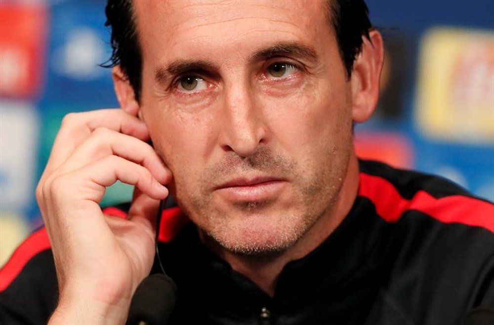 El técnico español quiere convencer al centrocampista de que se quede en París. EFE