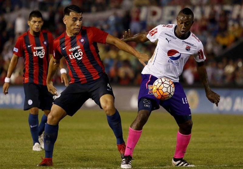 Cerro Porteño venció a Medellín por 2-0. EFE